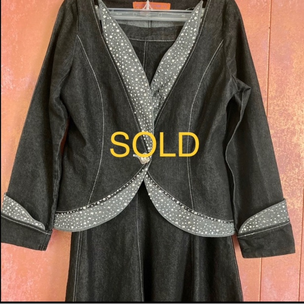 Devine Denim Womens Skirt Suit. Size 8.